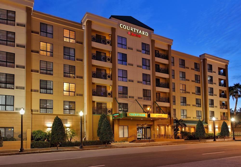 Отель Courtyard Tampa Downtown Экстерьер фото