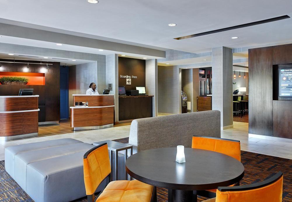 Отель Courtyard Tampa Downtown Экстерьер фото