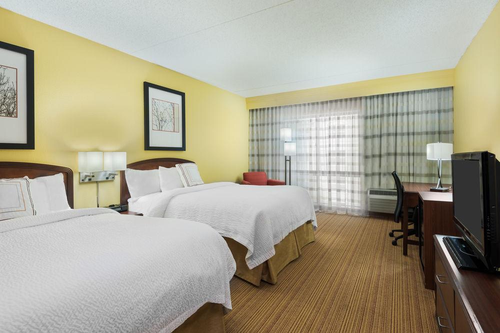 Отель Courtyard Tampa Downtown Экстерьер фото