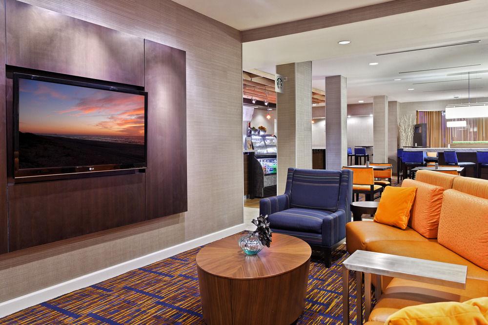 Отель Courtyard Tampa Downtown Экстерьер фото