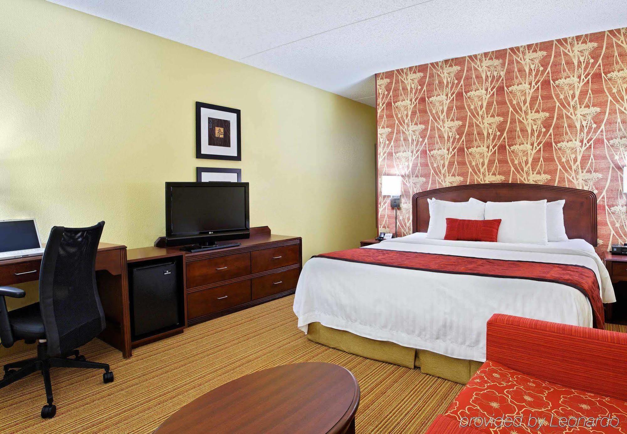 Отель Courtyard Tampa Downtown Экстерьер фото